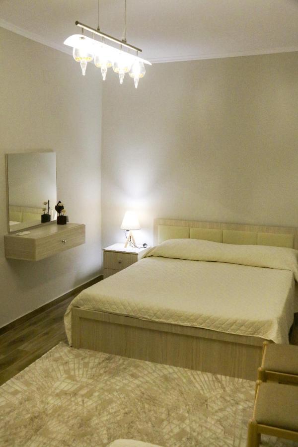 New Bazaar Arben's Apartment Tirana Buitenkant foto